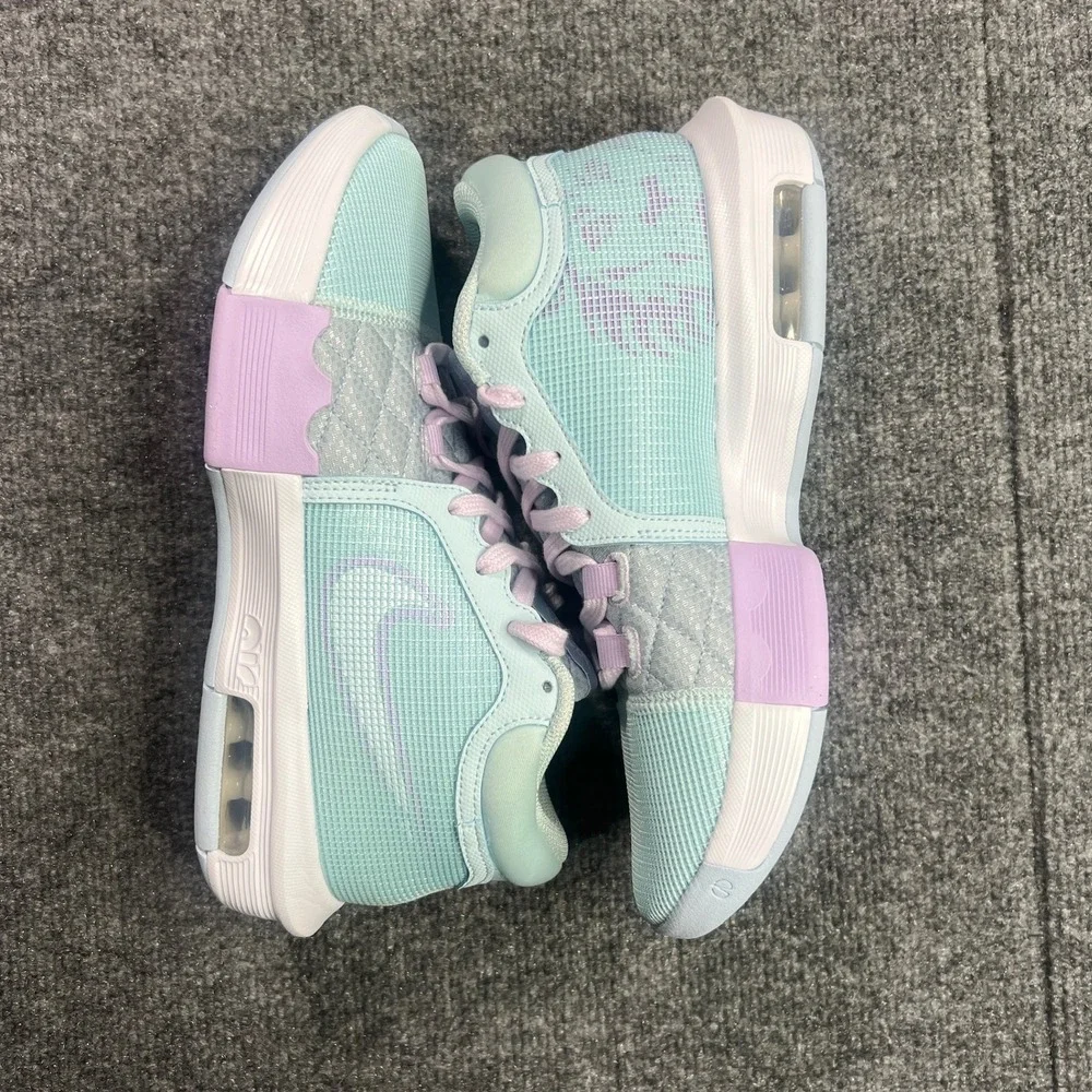 NIB Nike LeBron Witness VIII Men's 7 / Wmns 8.5 Blue Lavender Sneaker FB2239-401